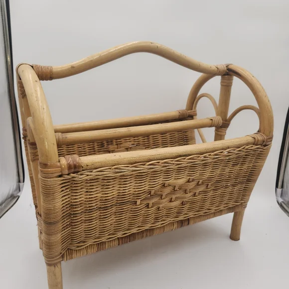 Vintage wicker Bamboo Rattan Magazine Rack basket Heart Shape